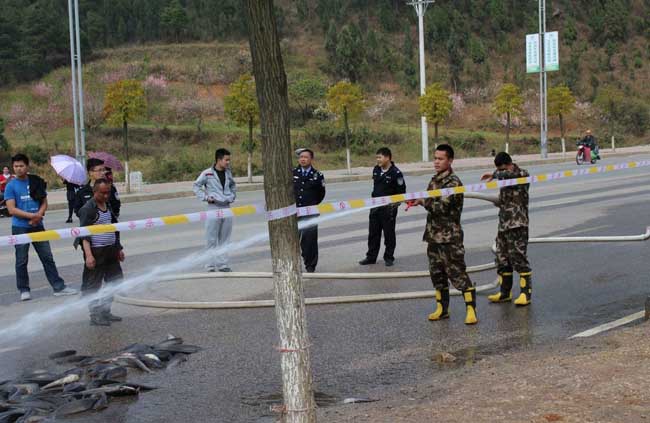 现场拉起的警戒线