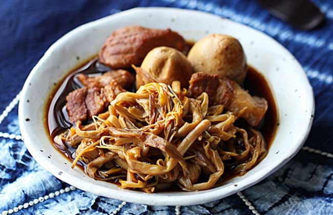 黄花菜炖肉的家常做法
