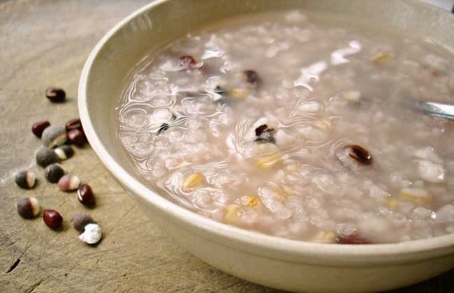 薏米红豆芡实粥的功效和做法