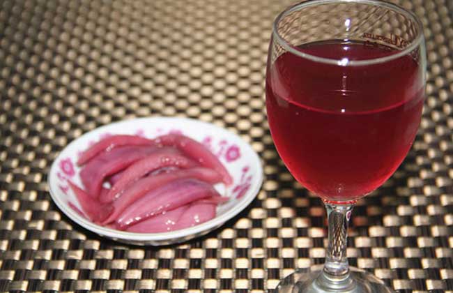 洋葱泡红酒的功效及做法